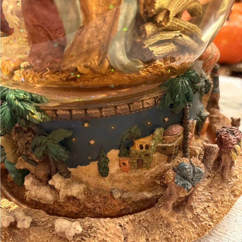 Large Nativity Scene Snow Globe - Picture 4 of 7